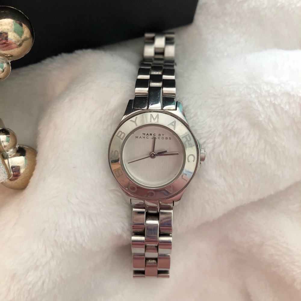 Marc Jacobs Watch - Picture 3 of 5